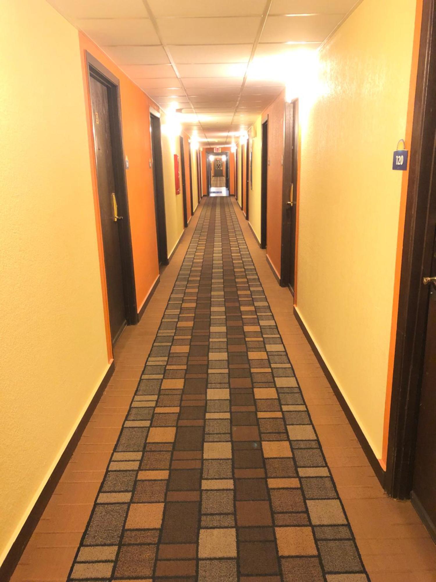 Days Inn & Suites By Wyndham Stevens Point Exterior photo